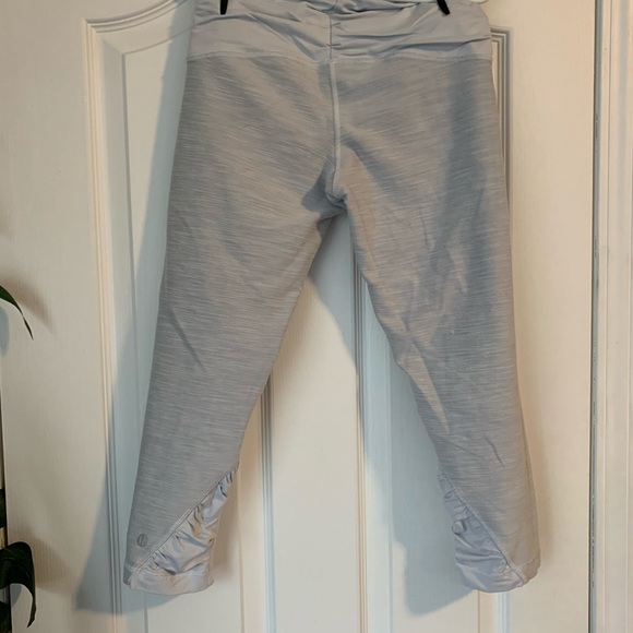 Sz 4 euc lululemon capris - Picture 1 of 2